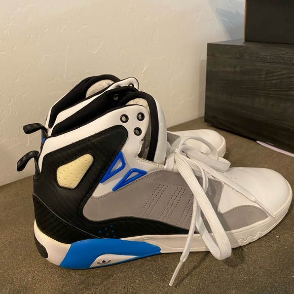 MENS ADIDAS SZ 10 - Picture 2 of 4